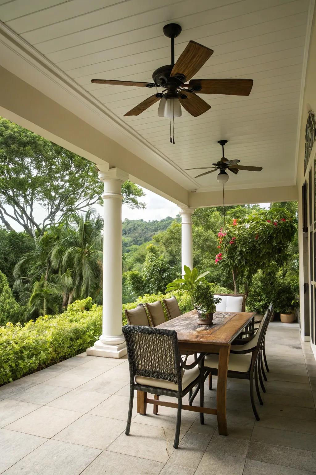 A ceiling fan ensures comfort on warm days.